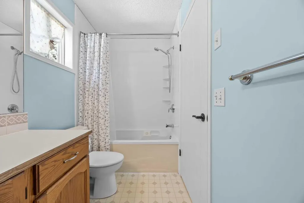 316 Coventry Close NE Calgary AB T3K 4C5