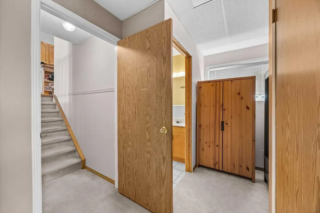 316 Coventry Close NE Calgary AB T3K 4C5