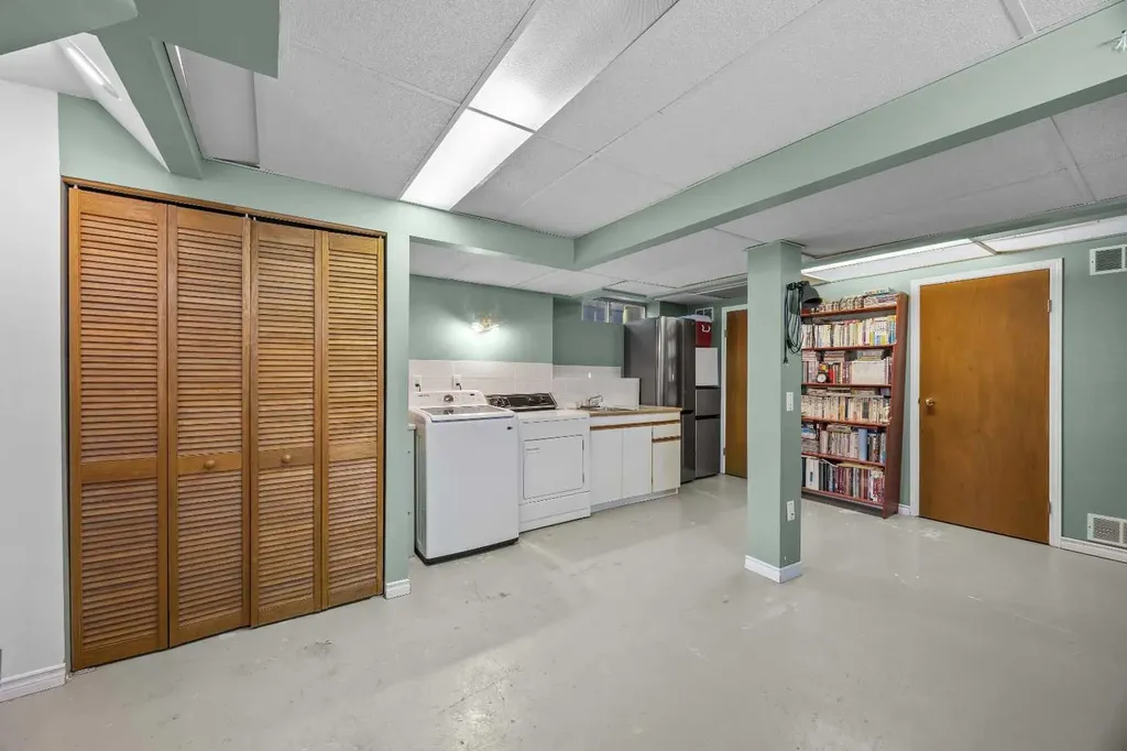 316 Coventry Close NE Calgary AB T3K 4C5