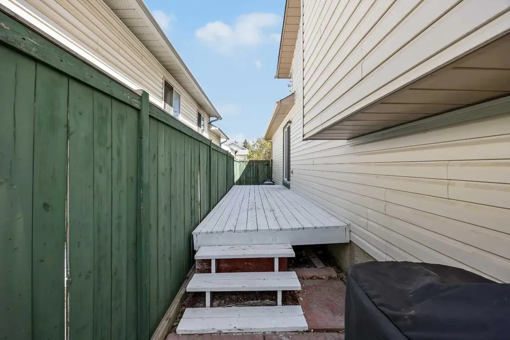 316 Coventry Close NE Calgary AB T3K 4C5