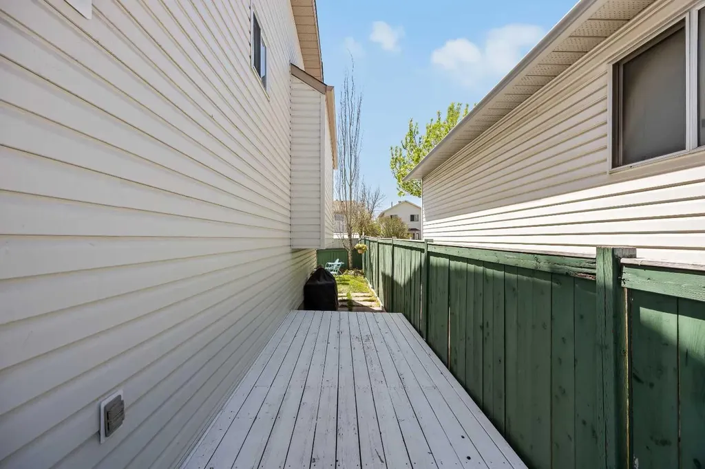 316 Coventry Close NE Calgary AB T3K 4C5