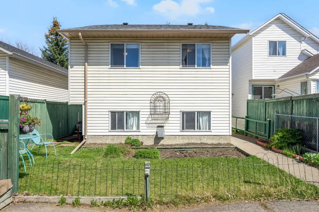 316 Coventry Close NE Calgary AB T3K 4C5