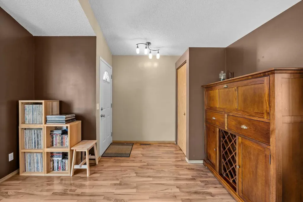 316 Coventry Close NE Calgary AB T3K 4C5