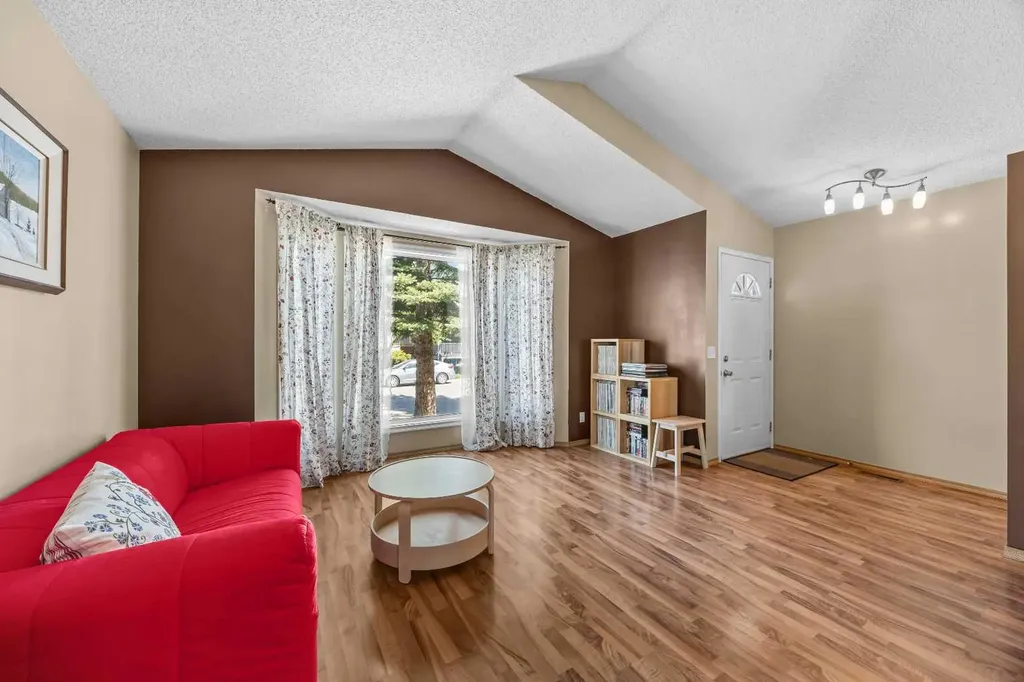 316 Coventry Close NE Calgary AB T3K 4C5