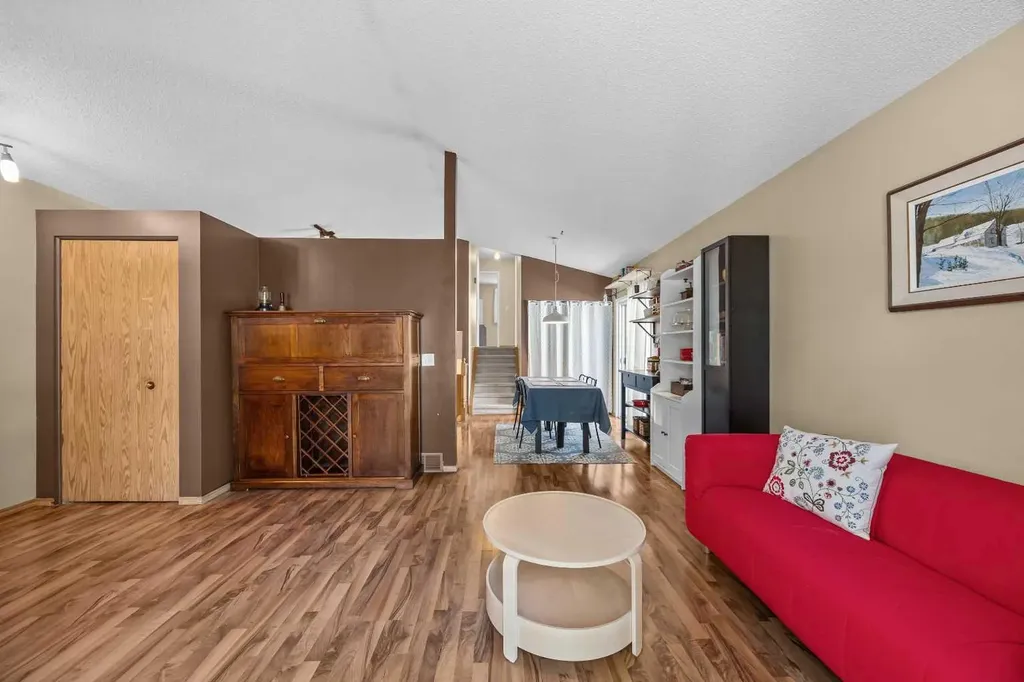 316 Coventry Close NE Calgary AB T3K 4C5