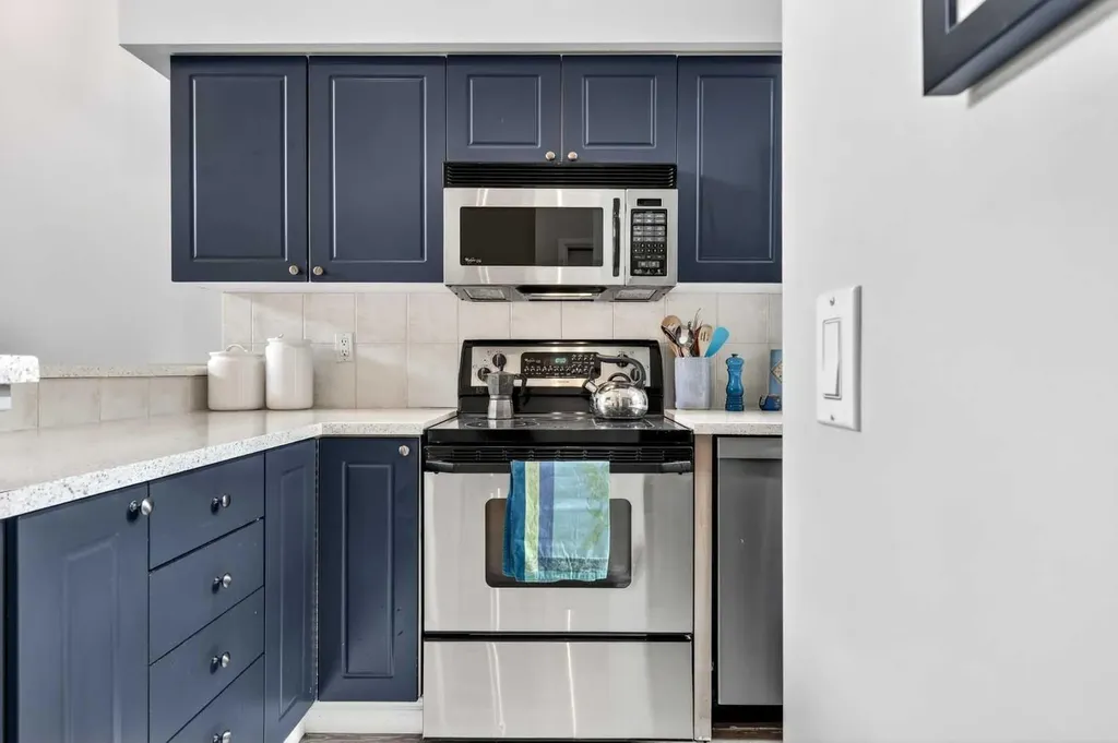 527 15 Avenue SW Calgary AB t2r1r5