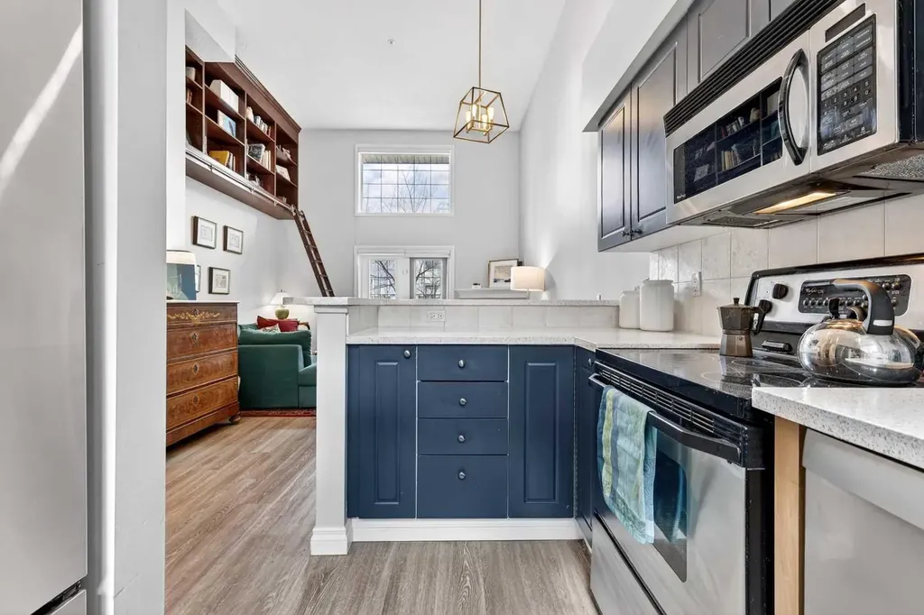 527 15 Avenue SW Calgary AB t2r1r5