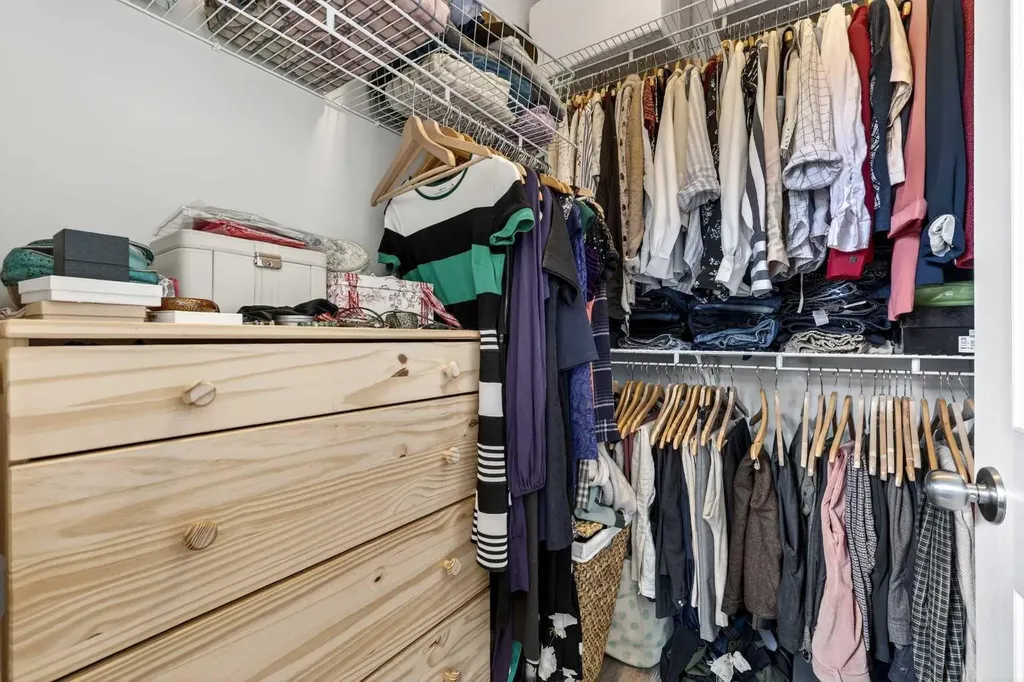 527 15 Avenue SW Calgary AB t2r1r5
