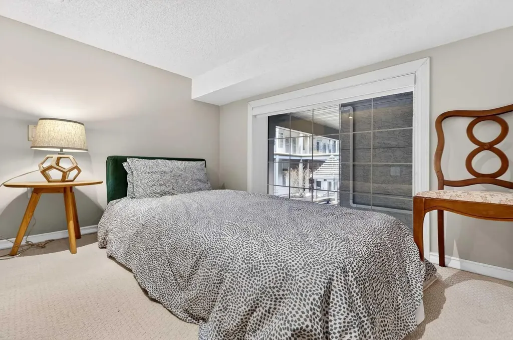 527 15 Avenue SW Calgary AB t2r1r5
