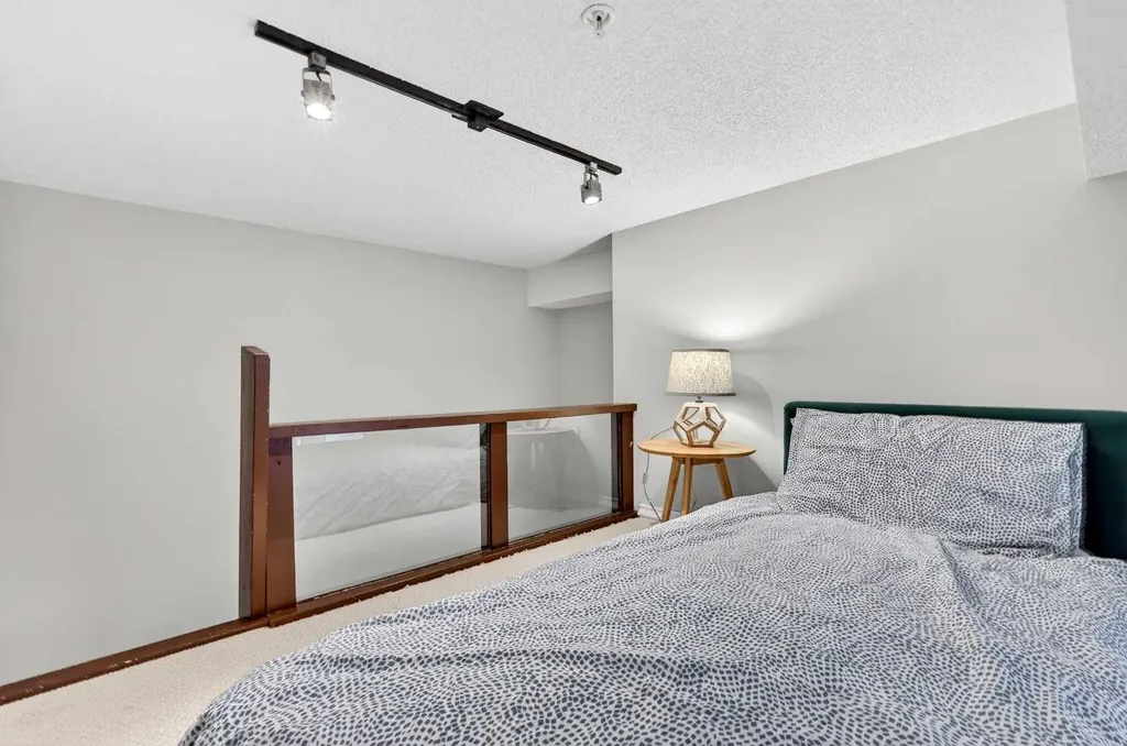 527 15 Avenue SW Calgary AB t2r1r5