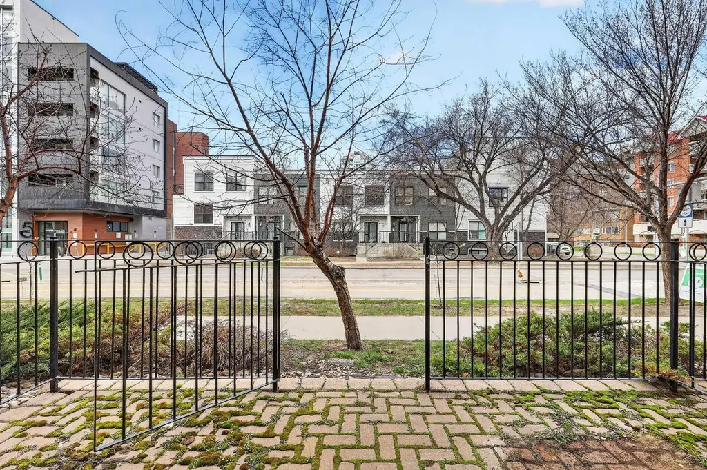 527 15 Avenue SW Calgary AB t2r1r5