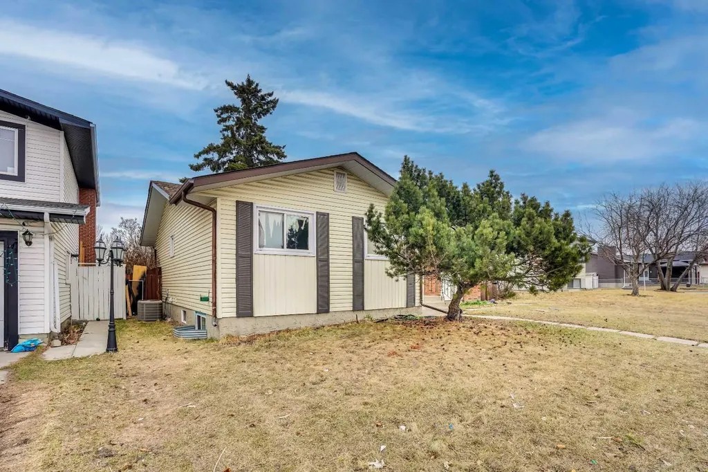 528 Whiteridge Way NE Calgary AB T1Y2Y4