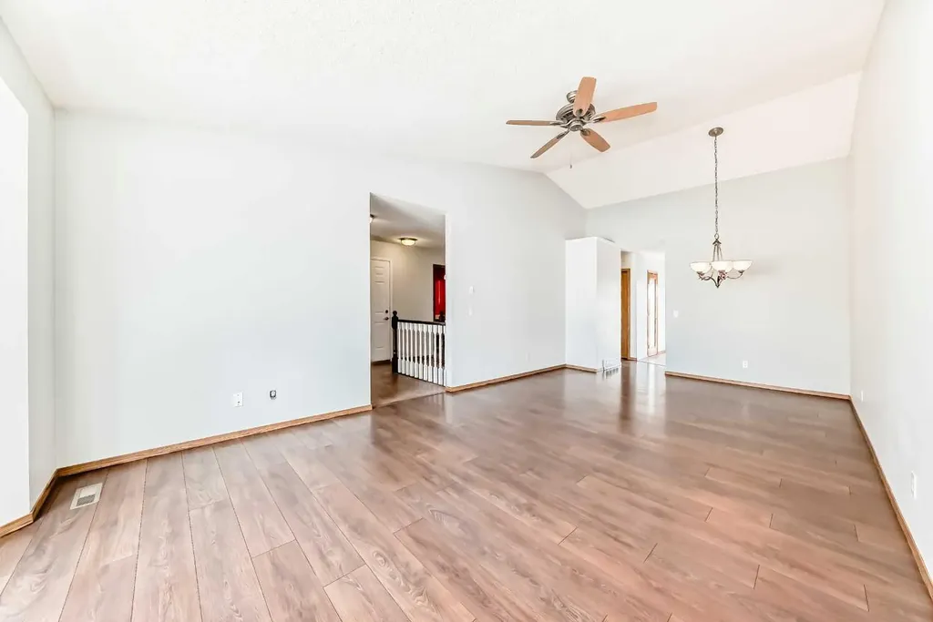 16 Edenwold Green NW Calgary AB T3A 5B8