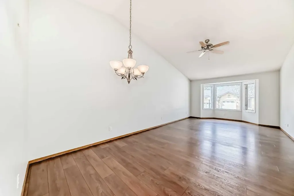 16 Edenwold Green NW Calgary AB T3A 5B8