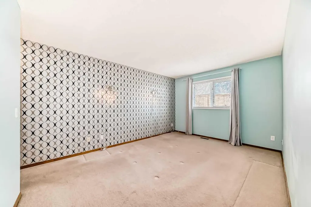 16 Edenwold Green NW Calgary AB T3A 5B8