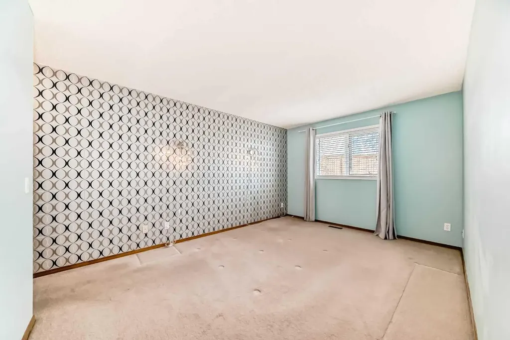 16 Edenwold Green NW Calgary AB T3A 5B8