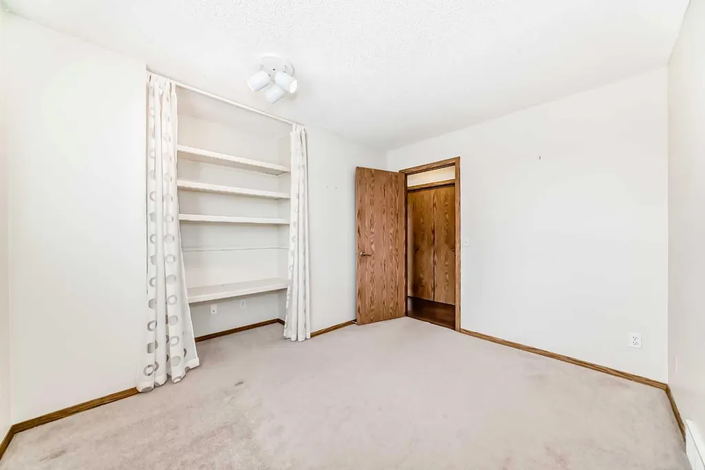 16 Edenwold Green NW Calgary AB T3A 5B8