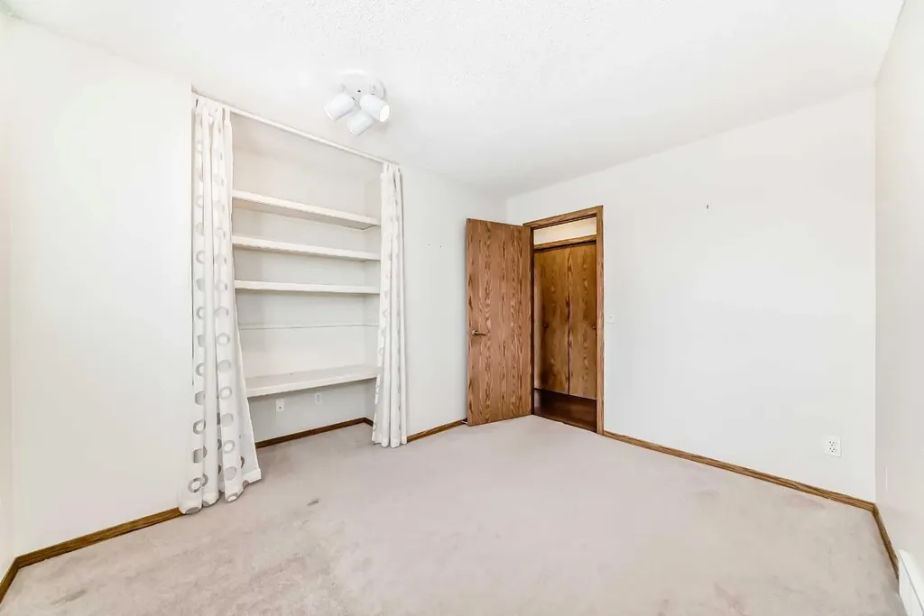 16 Edenwold Green NW Calgary AB T3A 5B8