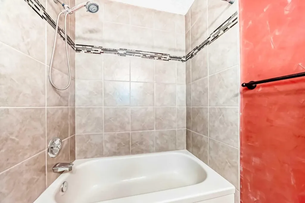 16 Edenwold Green NW Calgary AB T3A 5B8