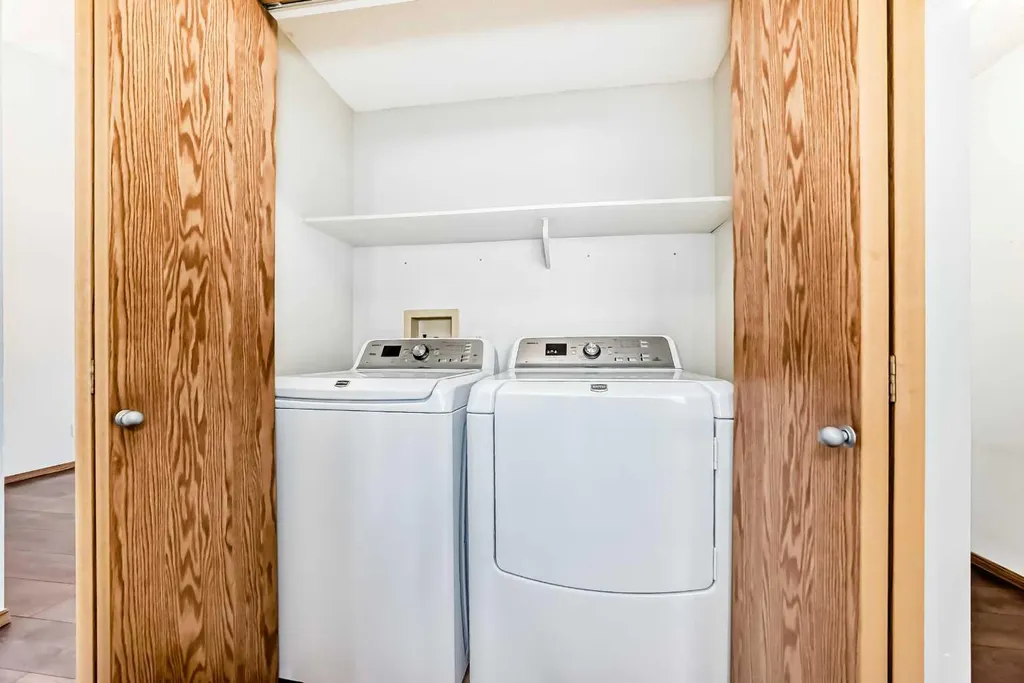 16 Edenwold Green NW Calgary AB T3A 5B8