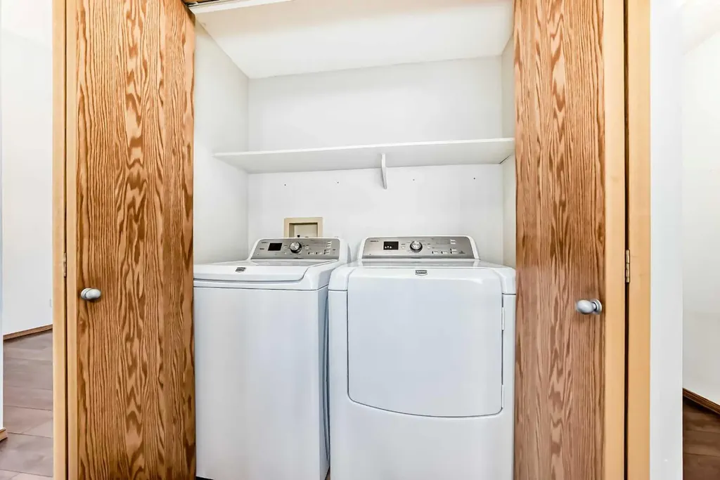 16 Edenwold Green NW Calgary AB T3A 5B8