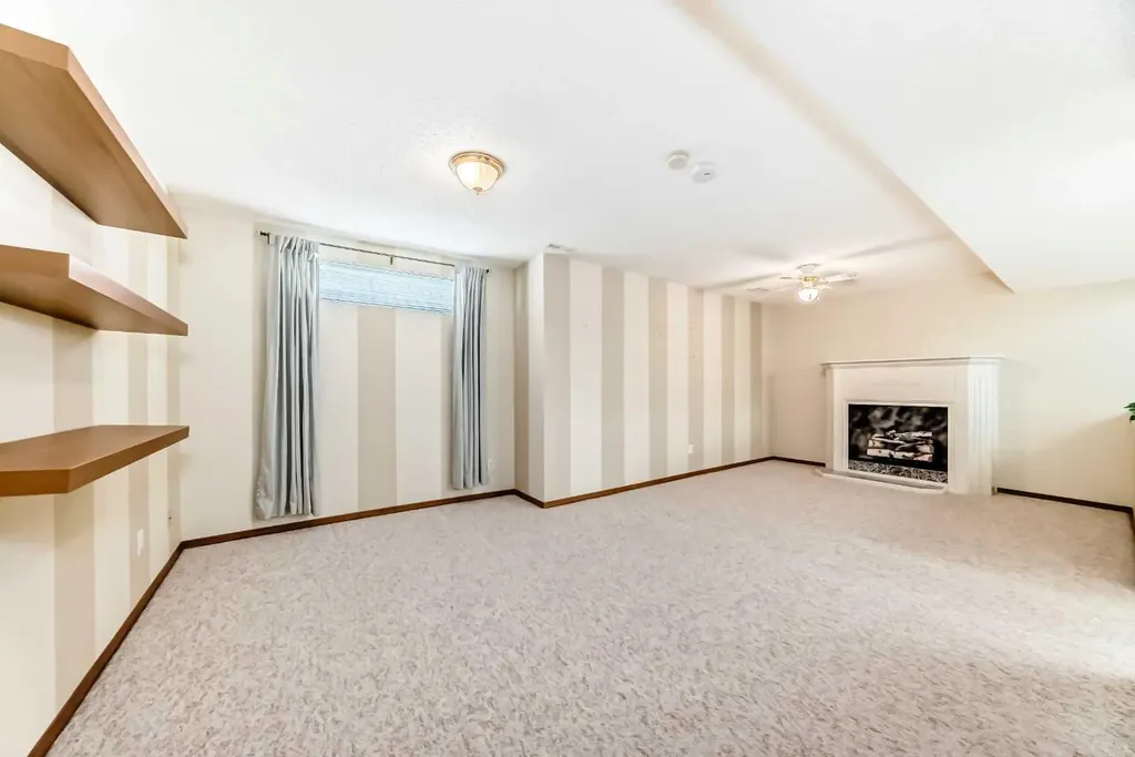 16 Edenwold Green NW Calgary AB T3A 5B8