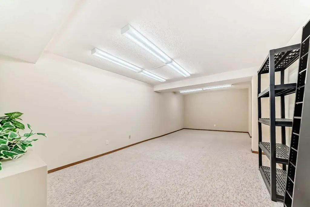 16 Edenwold Green NW Calgary AB T3A 5B8