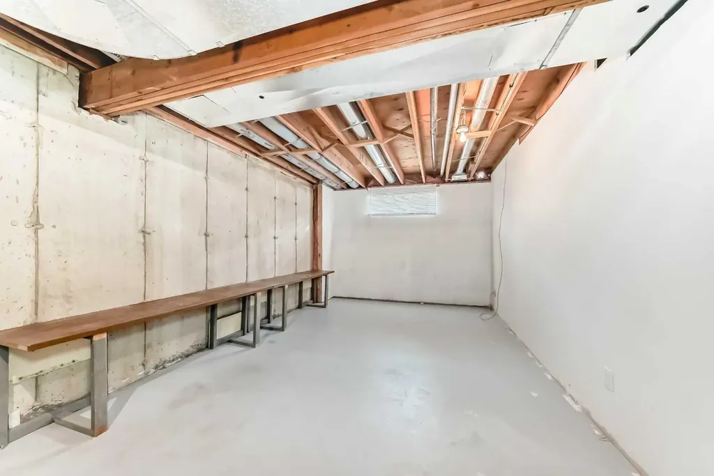 16 Edenwold Green NW Calgary AB T3A 5B8