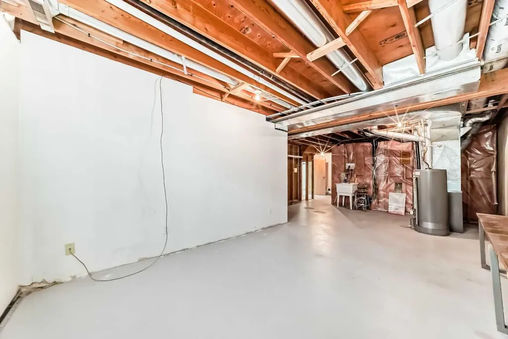 16 Edenwold Green NW Calgary AB T3A 5B8