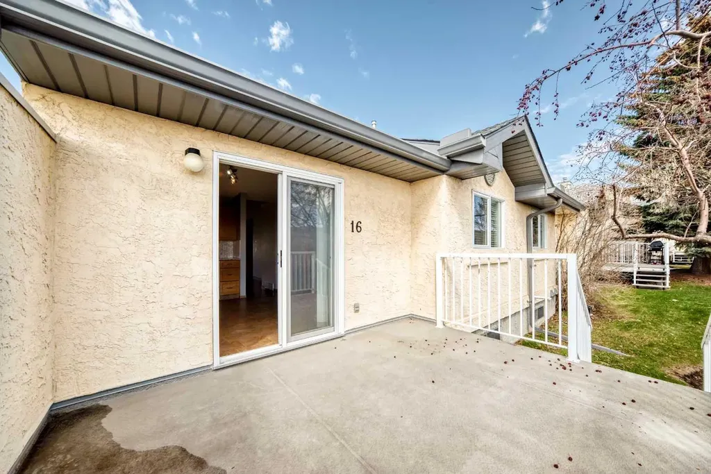 16 Edenwold Green NW Calgary AB T3A 5B8