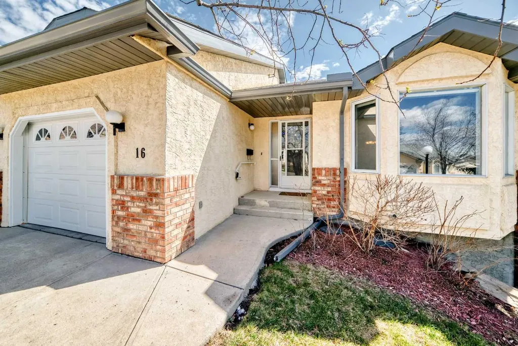 16 Edenwold Green NW Calgary AB T3A 5B8