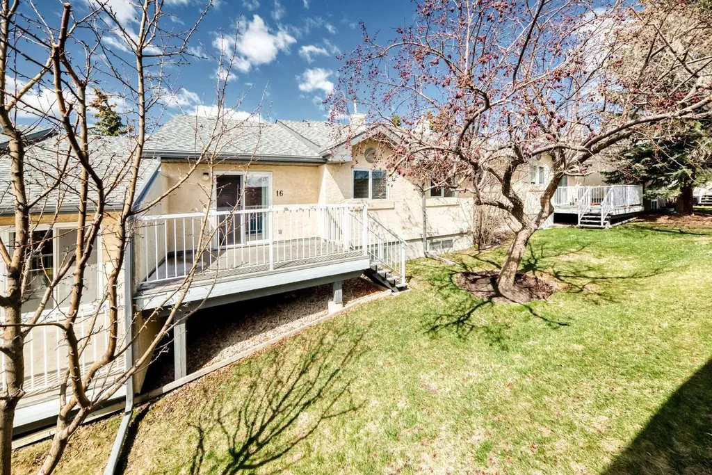 16 Edenwold Green NW Calgary AB T3A 5B8
