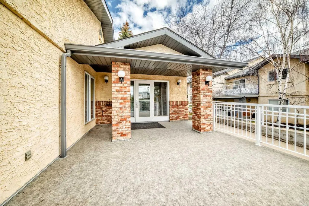 16 Edenwold Green NW Calgary AB T3A 5B8