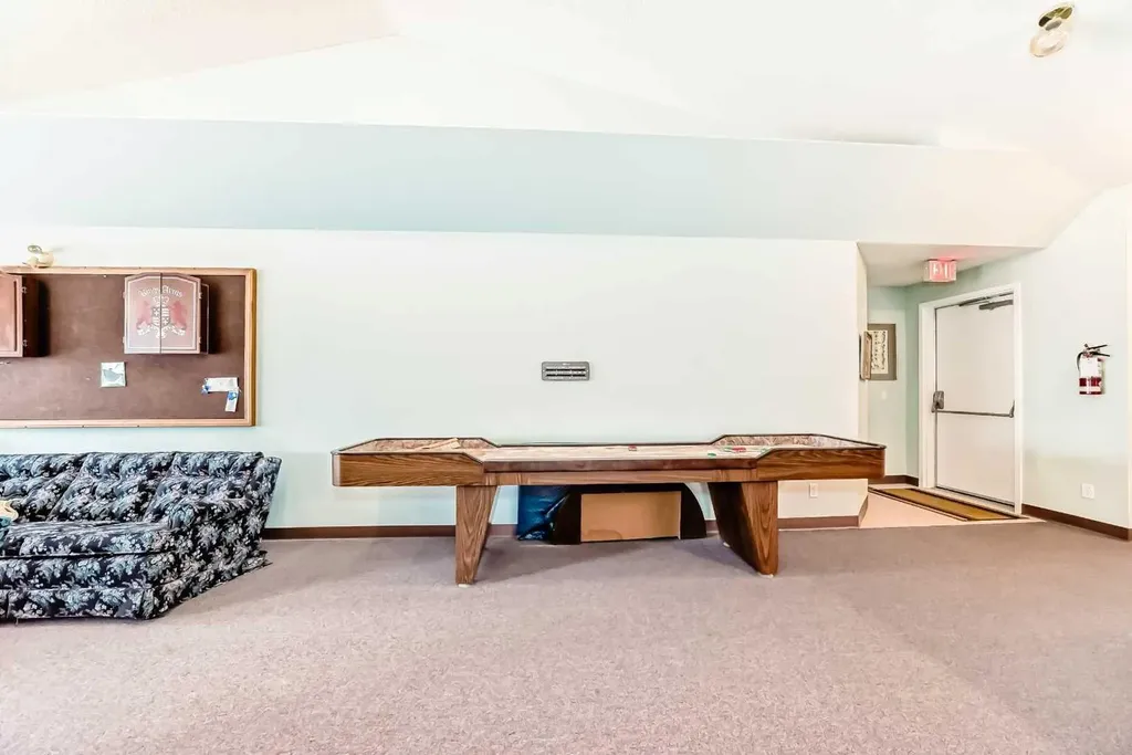 16 Edenwold Green NW Calgary AB T3A 5B8