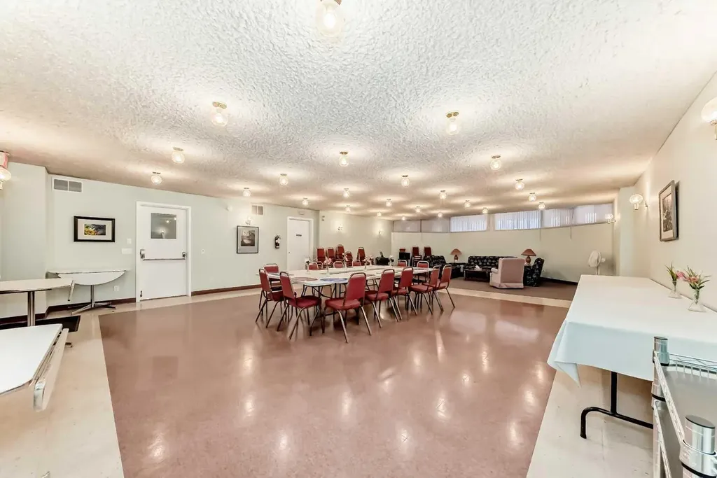 16 Edenwold Green NW Calgary AB T3A 5B8