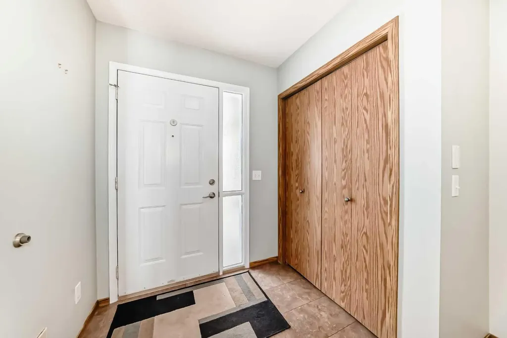 16 Edenwold Green NW Calgary AB T3A 5B8