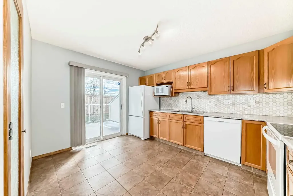 16 Edenwold Green NW Calgary AB T3A 5B8