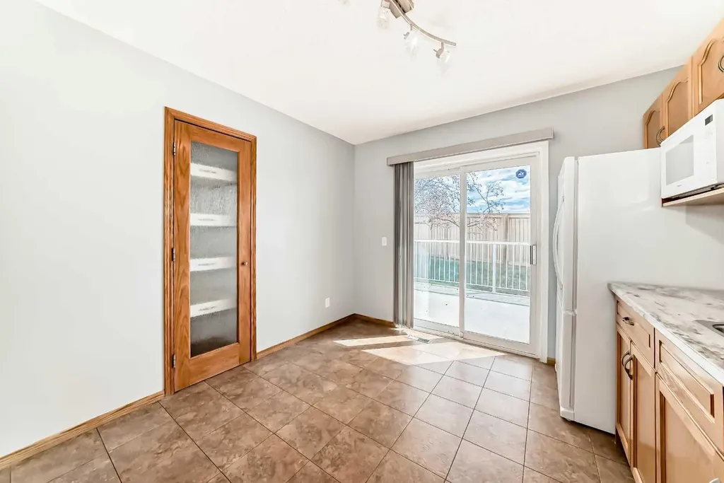 16 Edenwold Green NW Calgary AB T3A 5B8