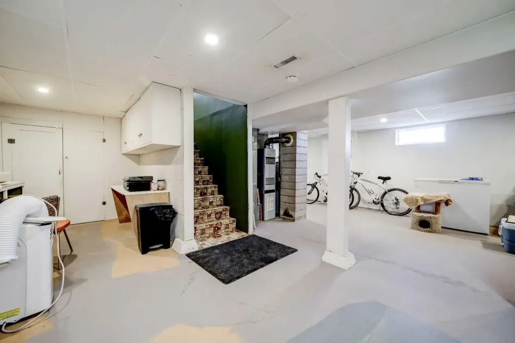 1126 23 Street N Lethbridge AB T1H 3T4