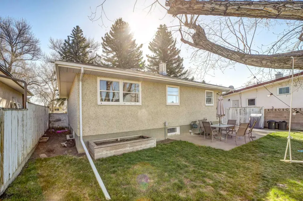1126 23 N Lethbridge AB T1H 3T4