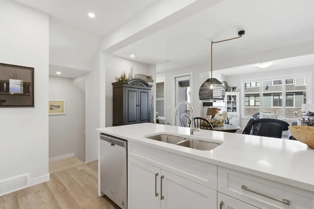 307 Crestridge Common SW Calgary AB T3B 6J5