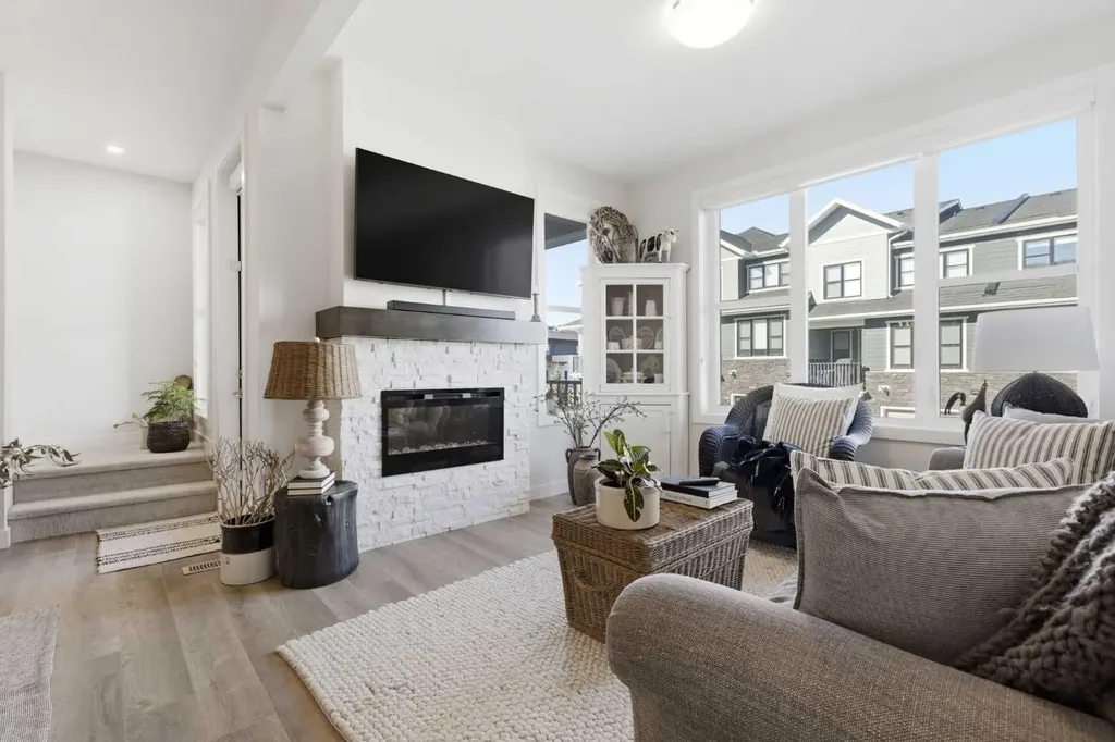 307 Crestridge Common SW Calgary AB T3B 6J5