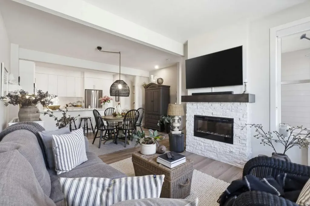 307 Crestridge Common SW Calgary AB T3B 6J5