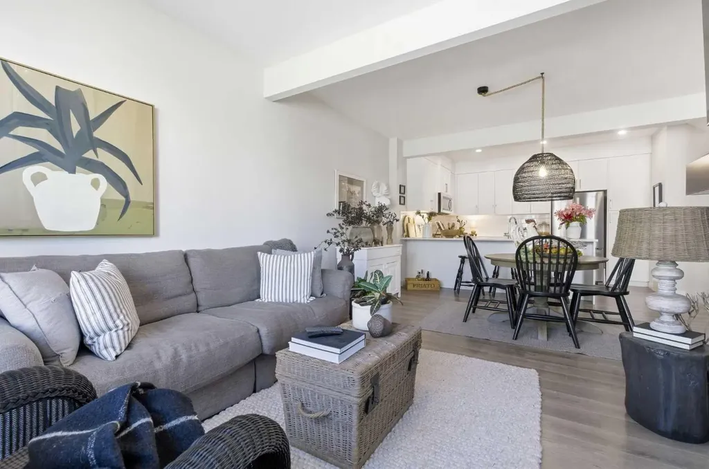 307 Crestridge Common SW Calgary AB T3B 6J5