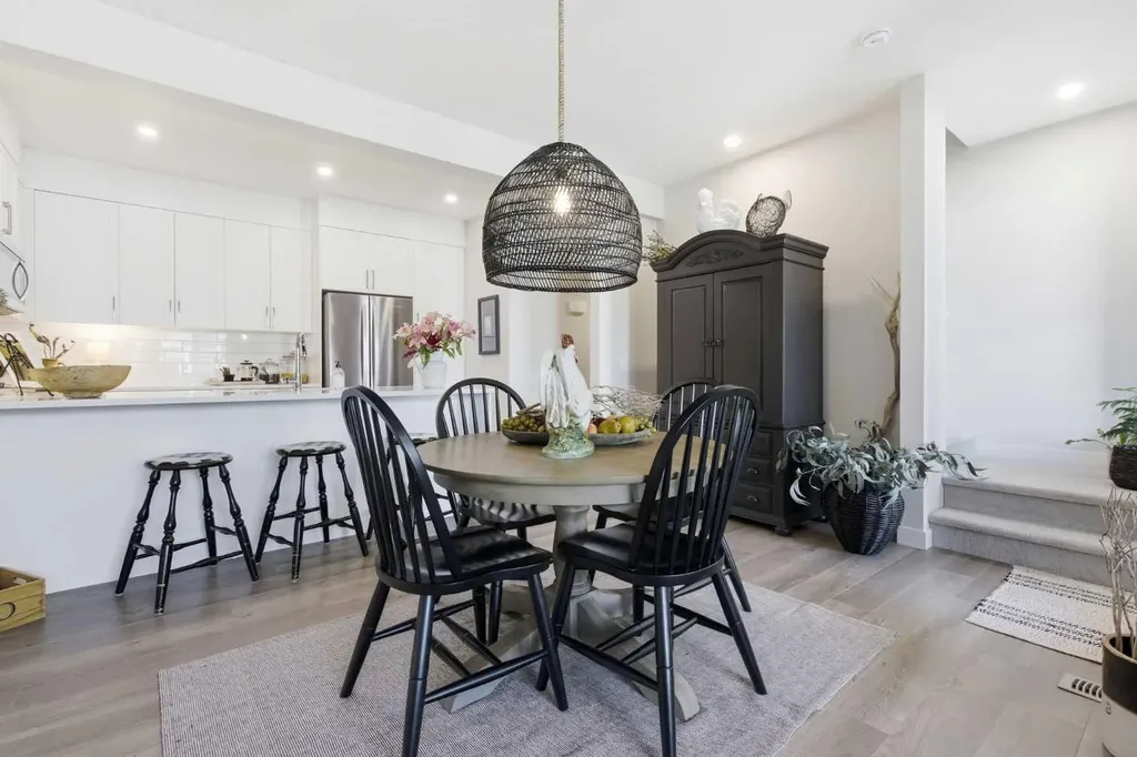 307 Crestridge Common SW Calgary AB T3B 6J5