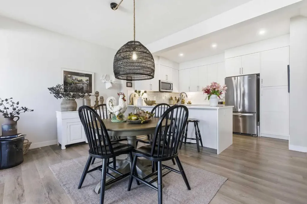 307 Crestridge Common SW Calgary AB T3B 6J5