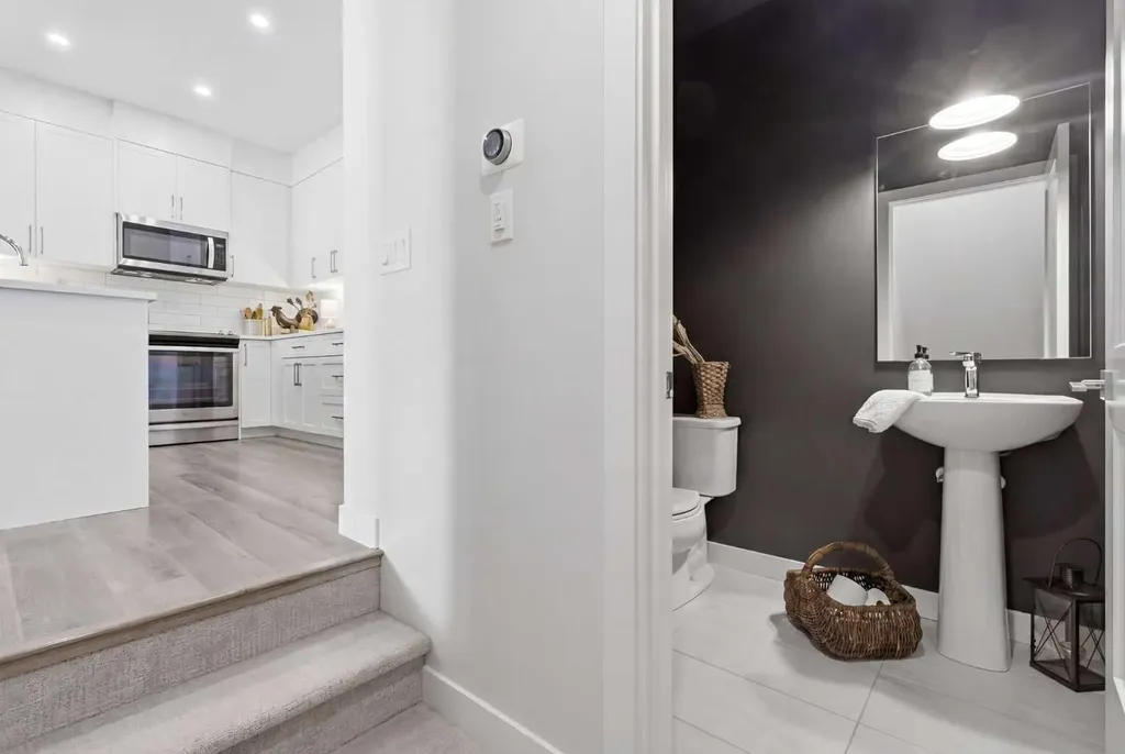 307 Crestridge Common SW Calgary AB T3B 6J5