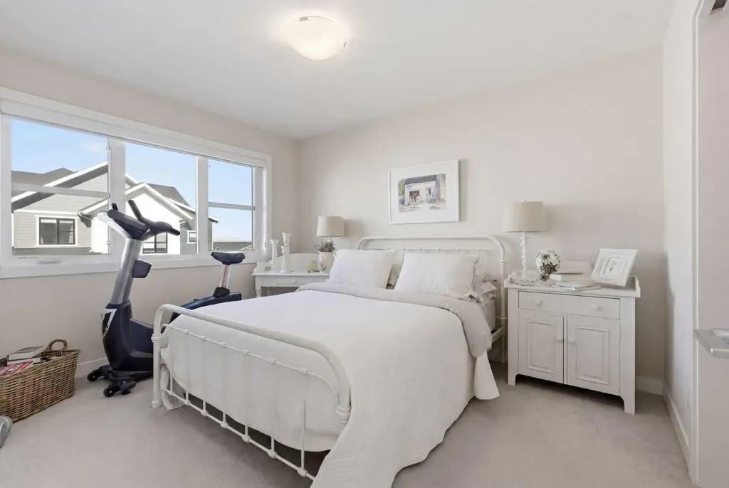 307 Crestridge Common SW Calgary AB T3B 6J5
