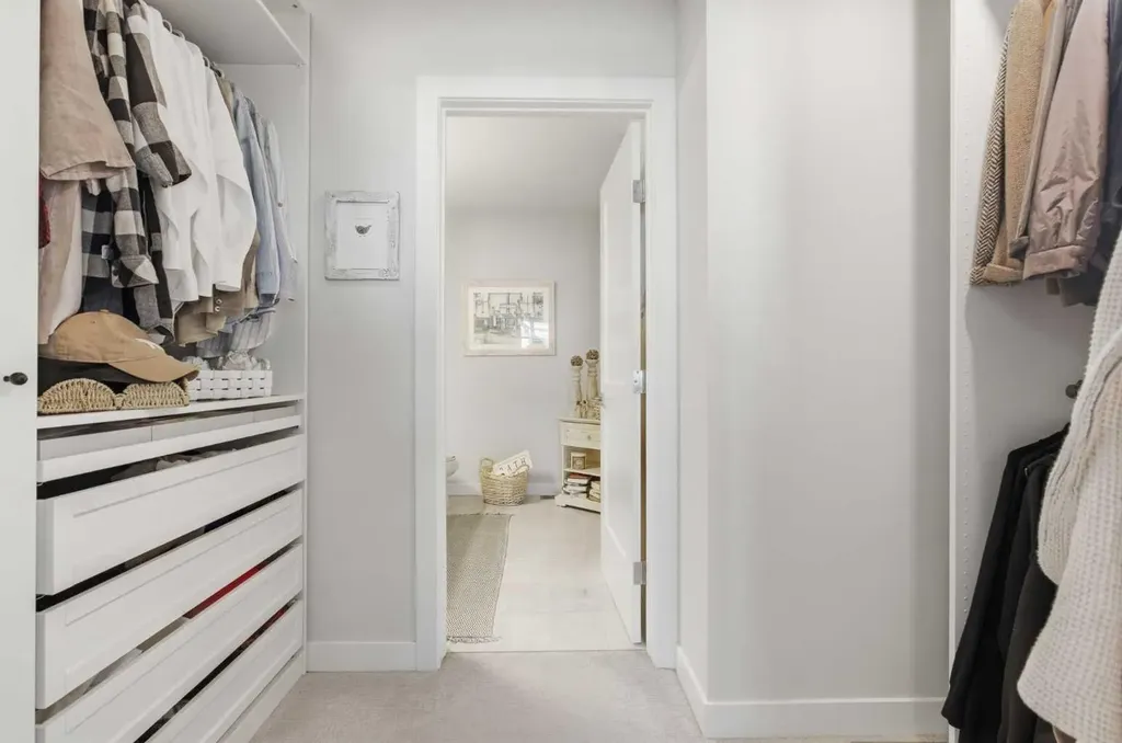 307 Crestridge Common SW Calgary AB T3B 6J5