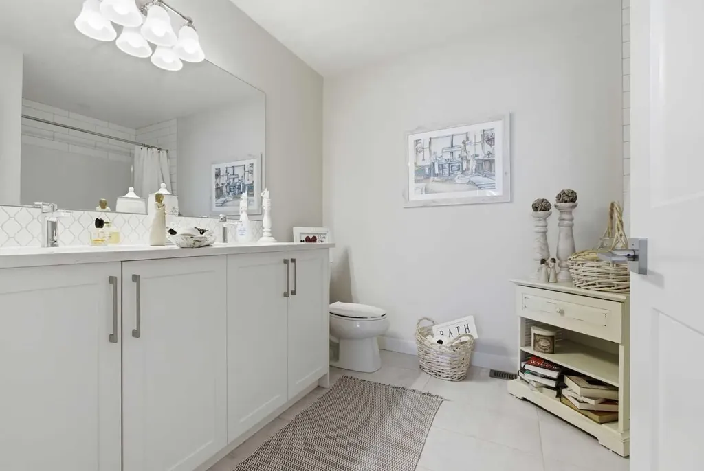 307 Crestridge Common SW Calgary AB T3B 6J5